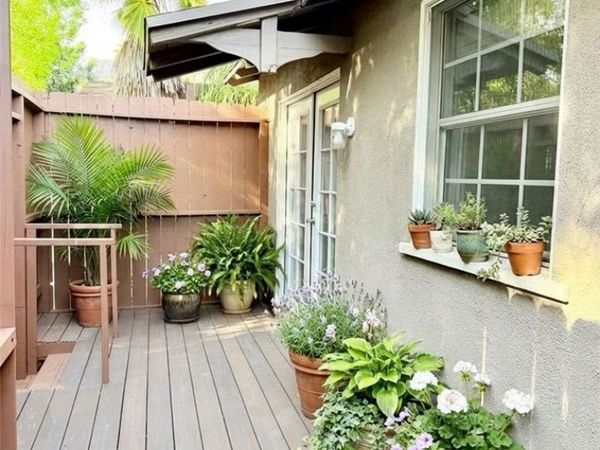 1542 E Woodbury Road, Pasadena, CA 91104