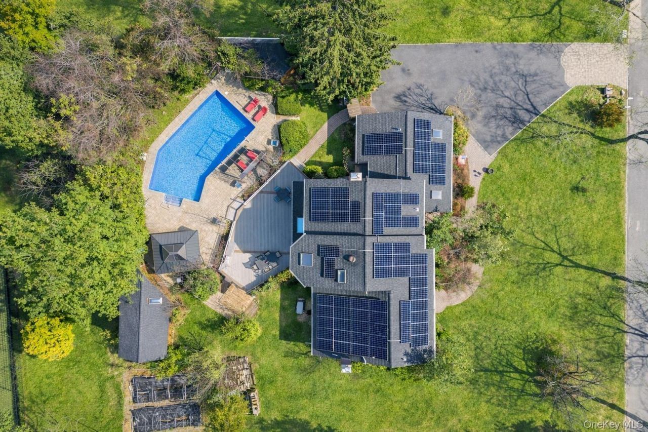 1 Allenby Drive Northport, NY 11768