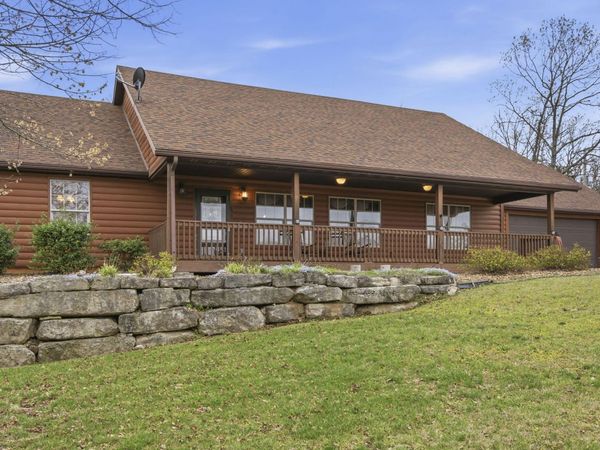 431 Pinewoods Village Drive , Hollister, MO 65672