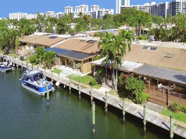 2619 S Parkview Dr , Hallandale Beach, FL 33009