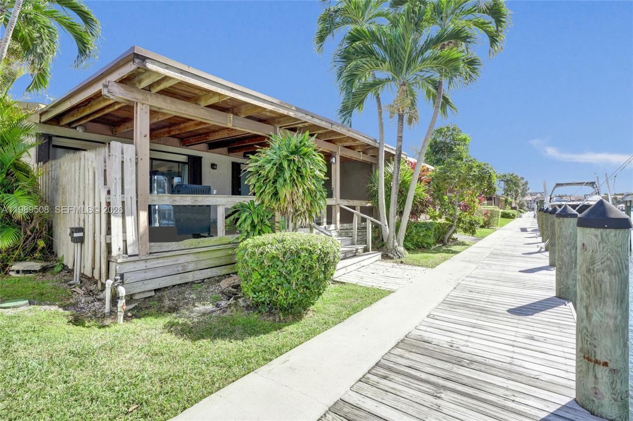 2619 S Parkview Dr , Hallandale Beach, FL 33009 Photo