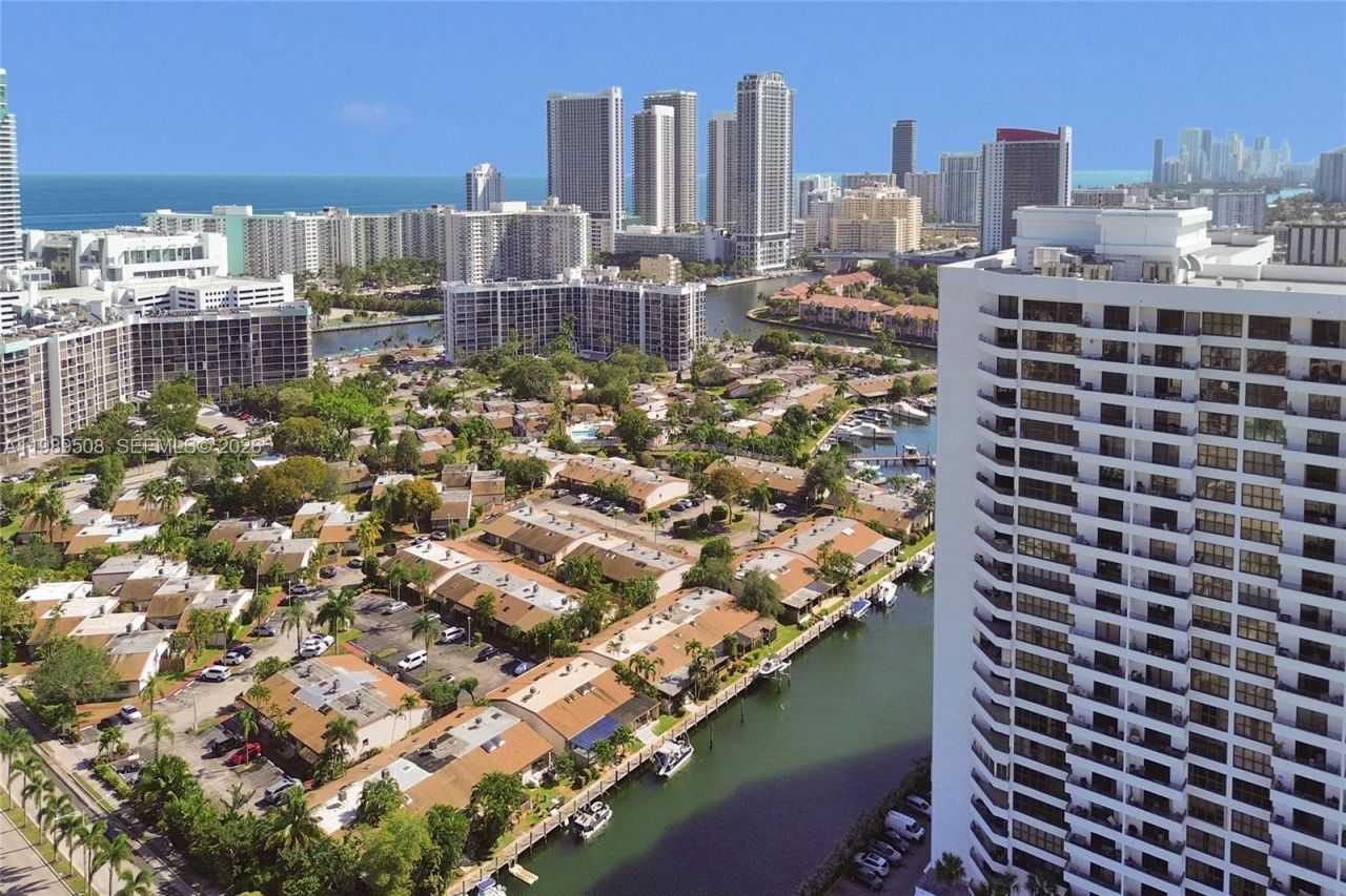 2619 S Parkview Dr , Hallandale Beach, FL 33009 Photo