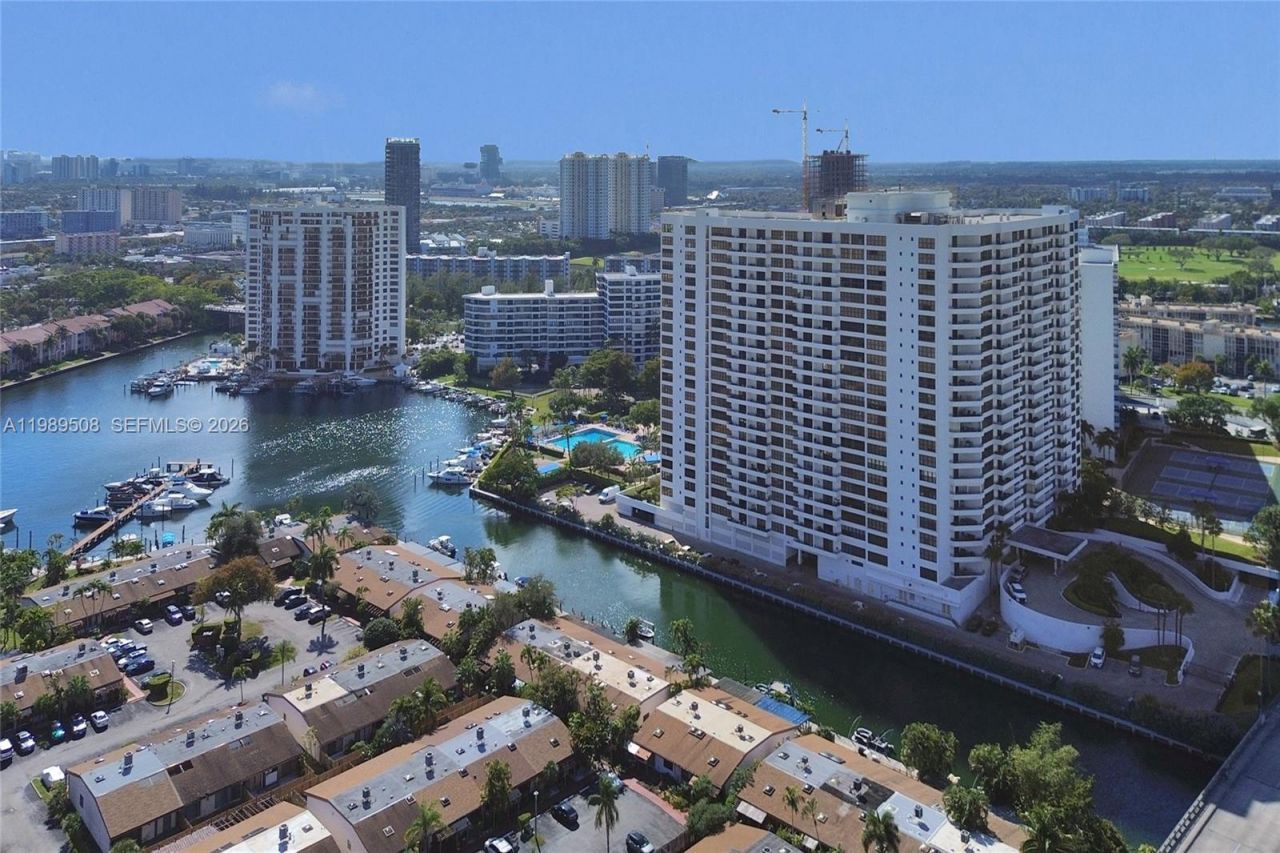 2619 S Parkview Dr , Hallandale Beach, FL 33009 Photo