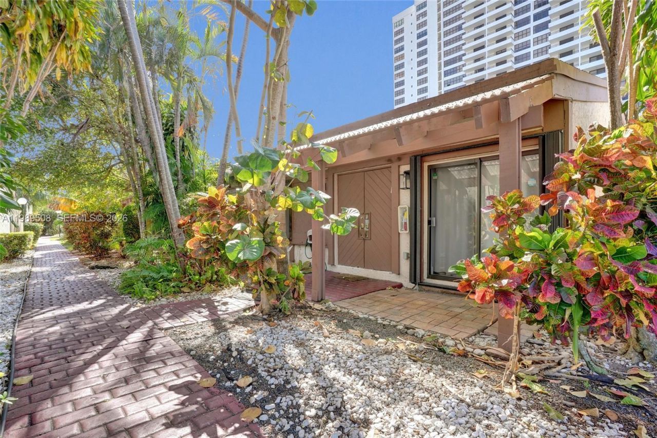 2619 S Parkview Dr , Hallandale Beach, FL 33009 Photo