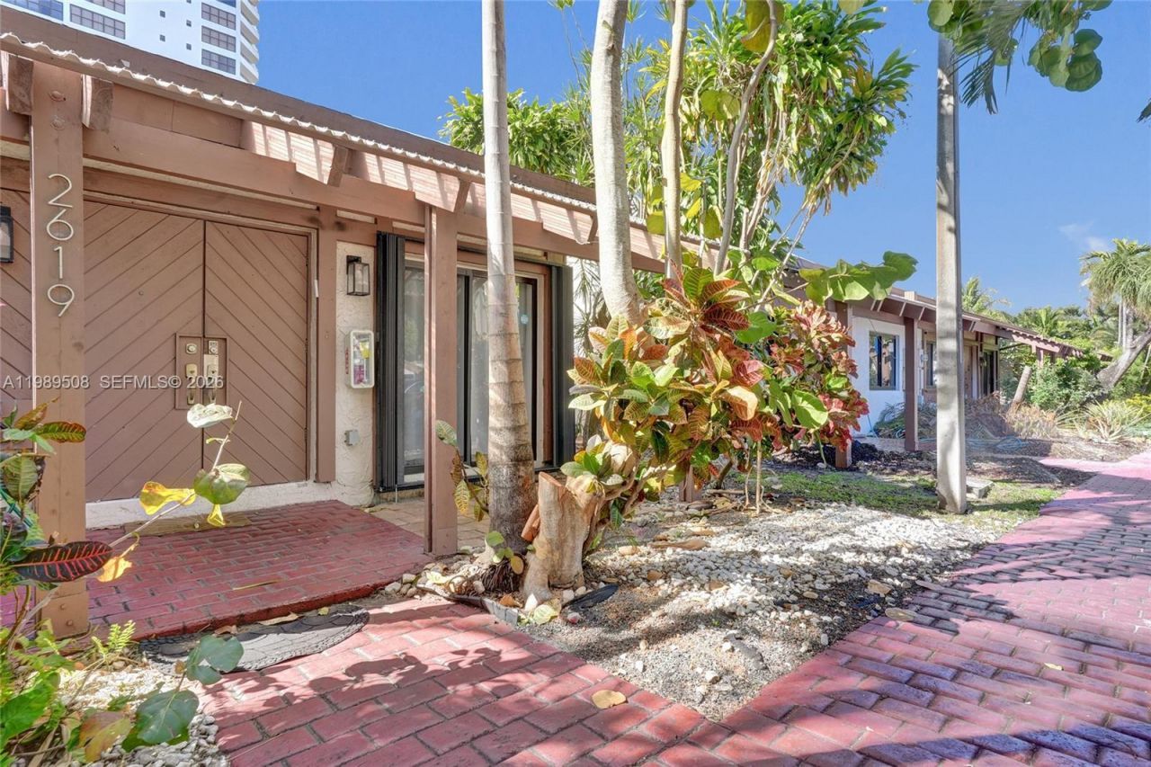 2619 S Parkview Dr , Hallandale Beach, FL 33009 Photo