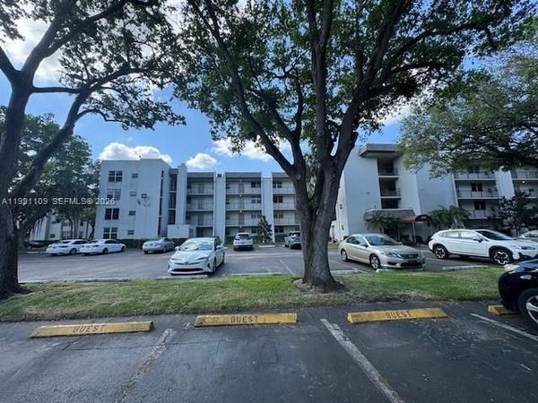9330 Lagoon Pl , Unit 109, Davie, FL 33324