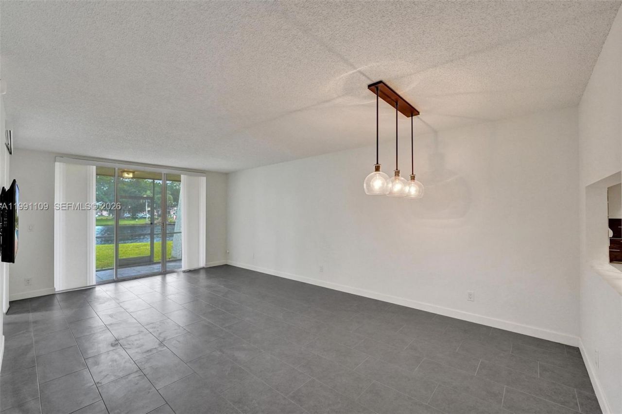 9330 Lagoon Pl, Unit 109, Davie, FL 33324 Photo