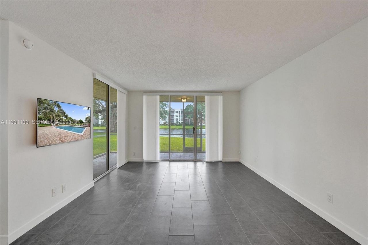 9330 Lagoon Pl, Unit 109, Davie, FL 33324 Photo