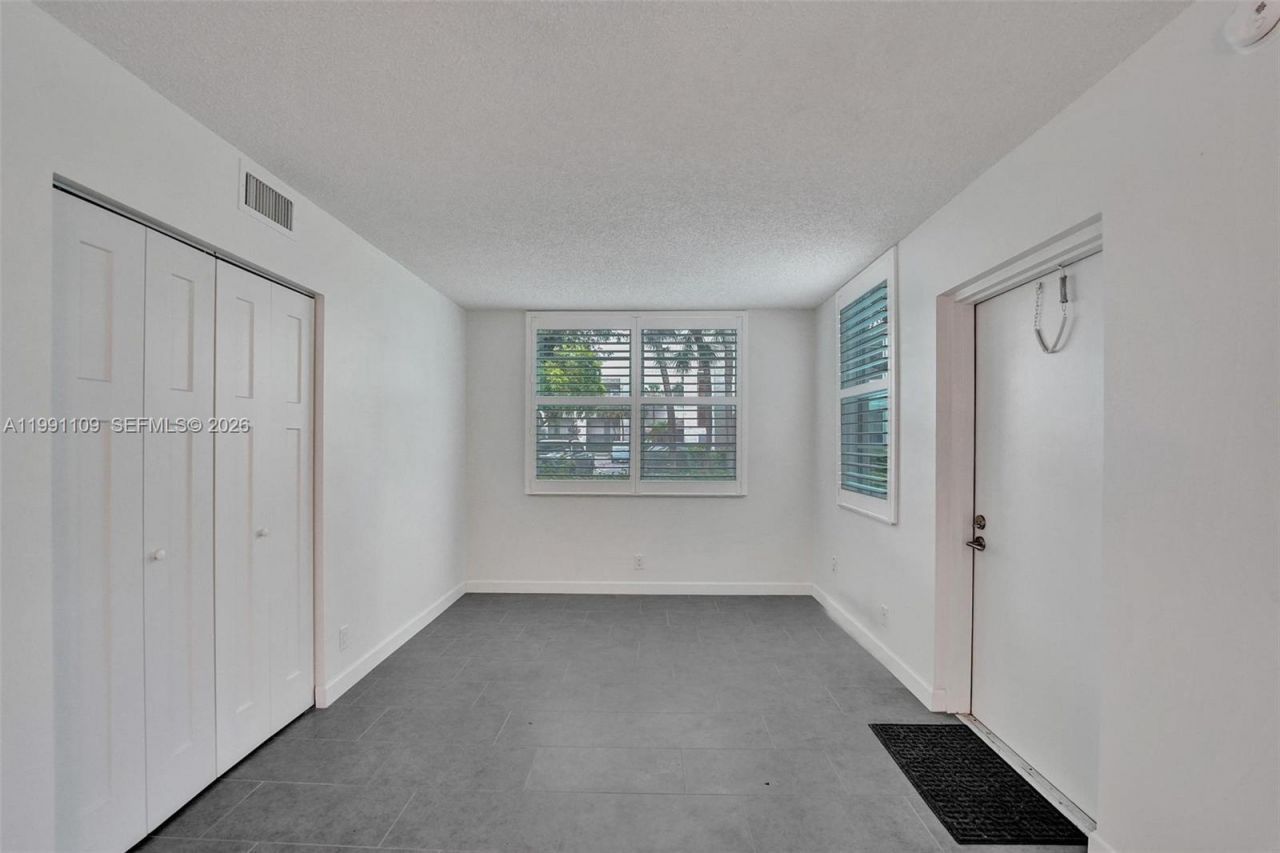 9330 Lagoon Pl, Unit 109, Davie, FL 33324 Photo