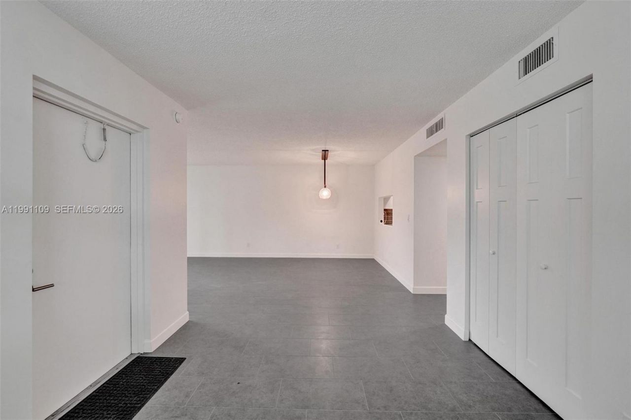 9330 Lagoon Pl, Unit 109, Davie, FL 33324 Photo