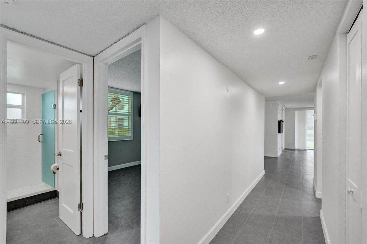 9330 Lagoon Pl, Unit 109, Davie, FL 33324 Photo