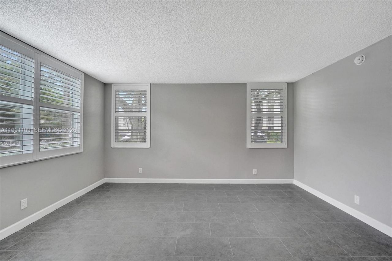 9330 Lagoon Pl, Unit 109, Davie, FL 33324 Photo