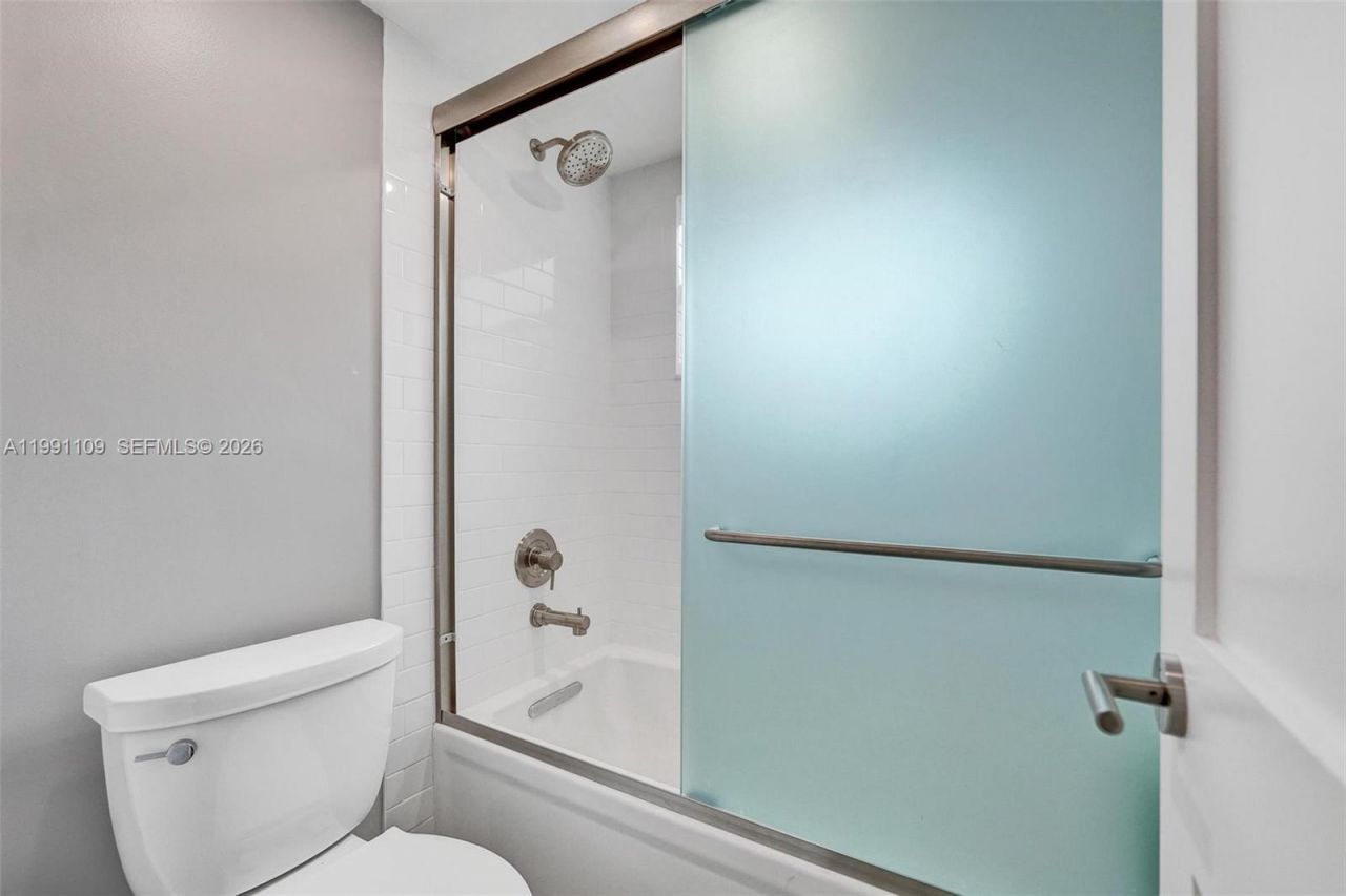 9330 Lagoon Pl, Unit 109, Davie, FL 33324 Photo