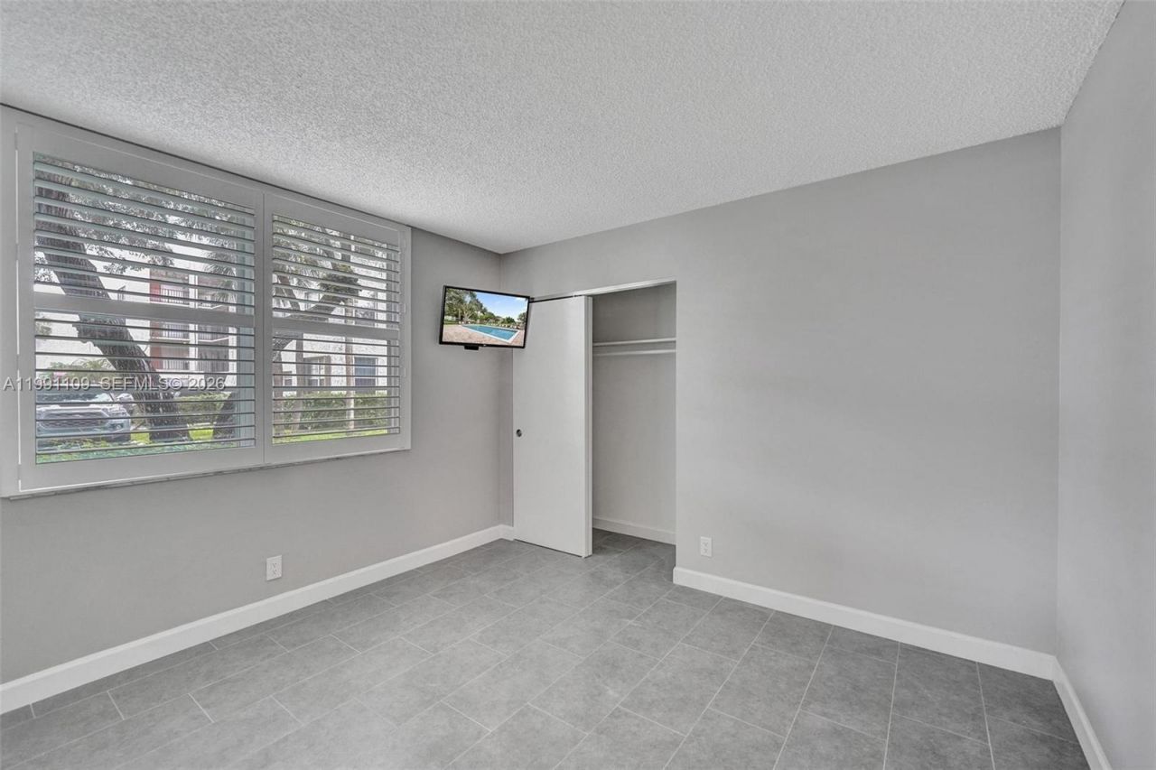 9330 Lagoon Pl, Unit 109, Davie, FL 33324 Photo