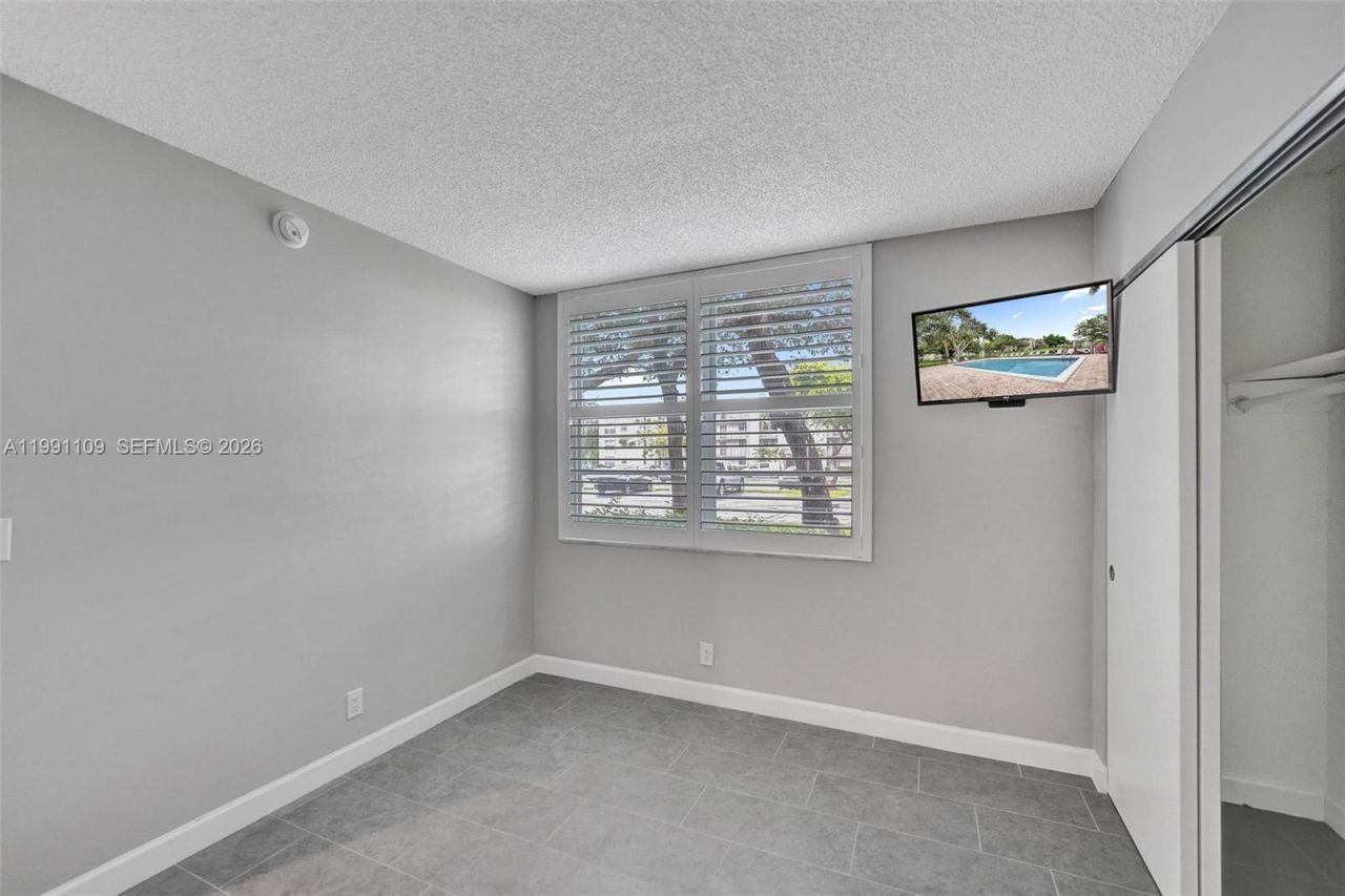 9330 Lagoon Pl, Unit 109, Davie, FL 33324 Photo