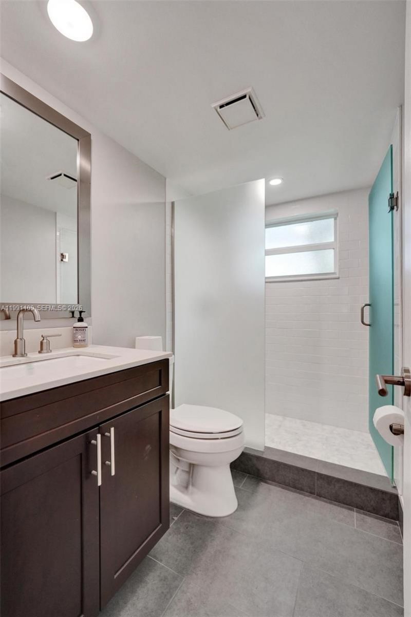 9330 Lagoon Pl, Unit 109, Davie, FL 33324 Photo