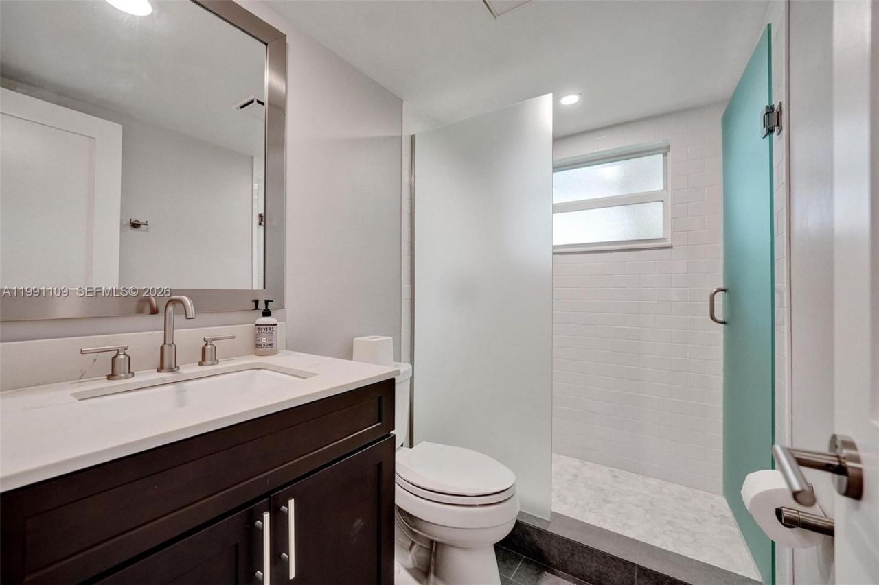 9330 Lagoon Pl, Unit 109, Davie, FL 33324 Photo