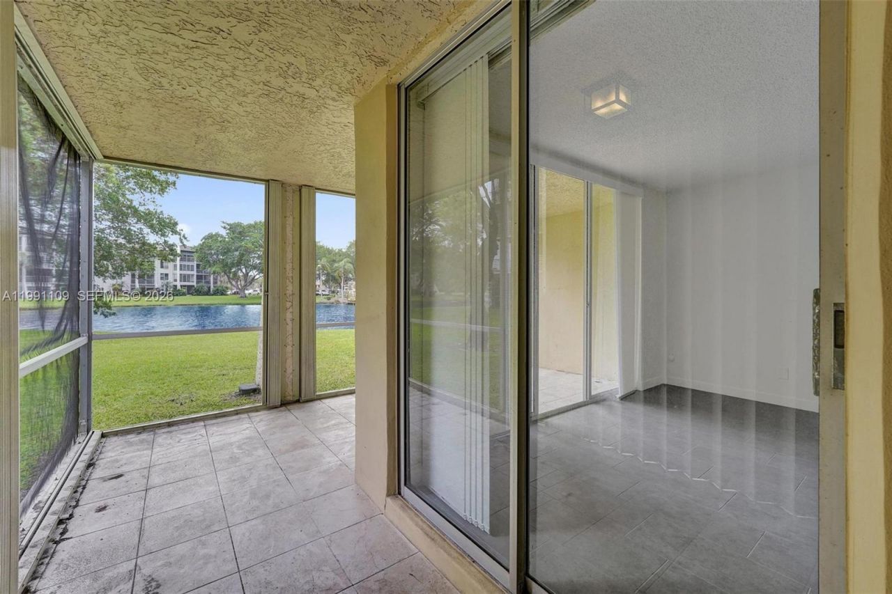 9330 Lagoon Pl, Unit 109, Davie, FL 33324 Photo