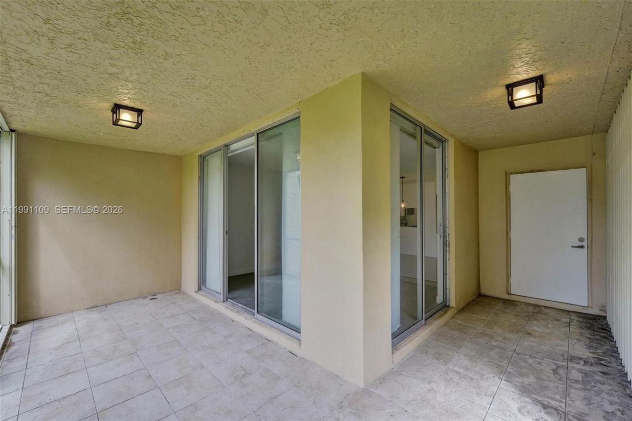 9330 Lagoon Pl, Unit 109, Davie, FL 33324 Photo