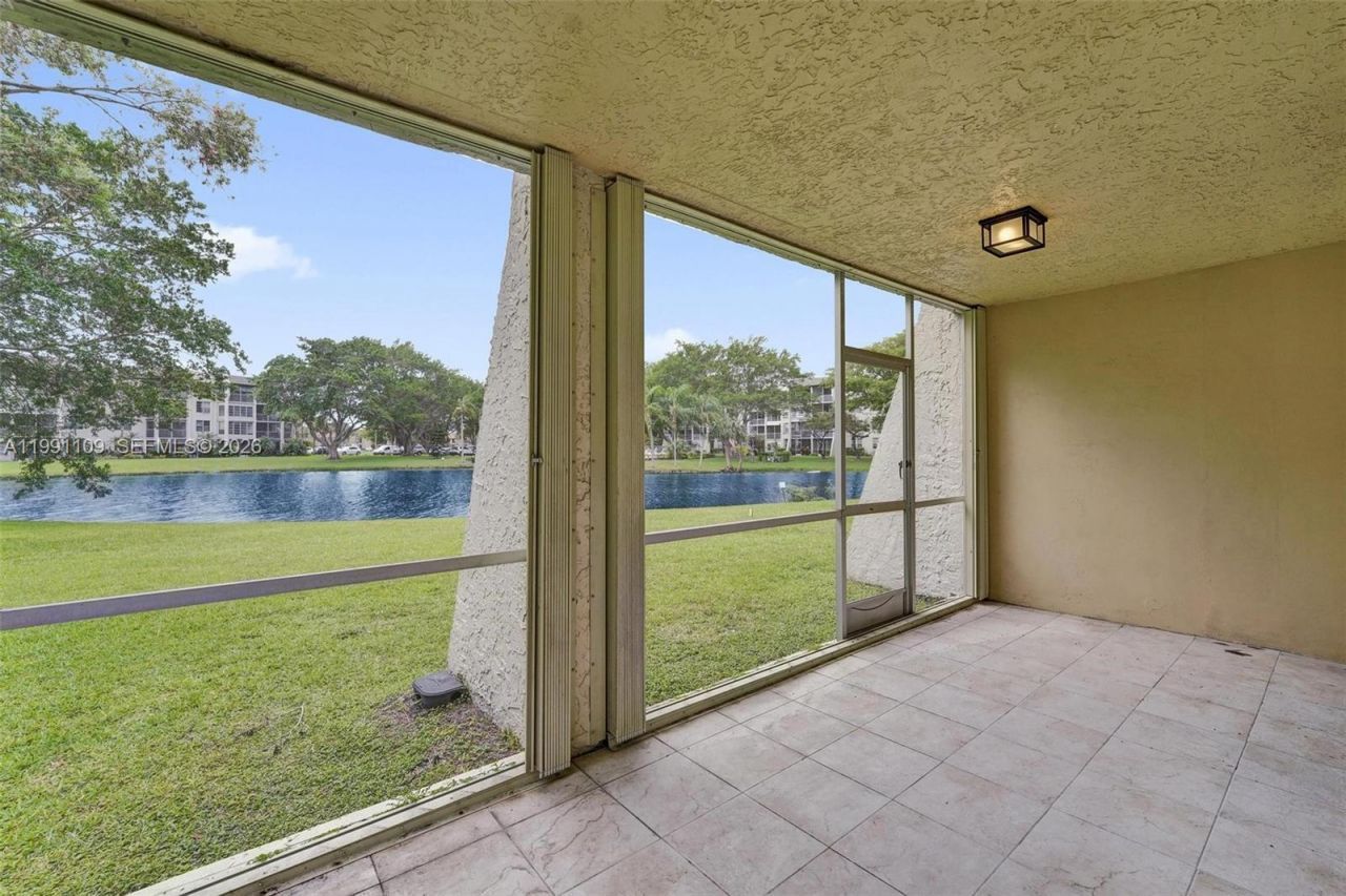 9330 Lagoon Pl, Unit 109, Davie, FL 33324 Photo