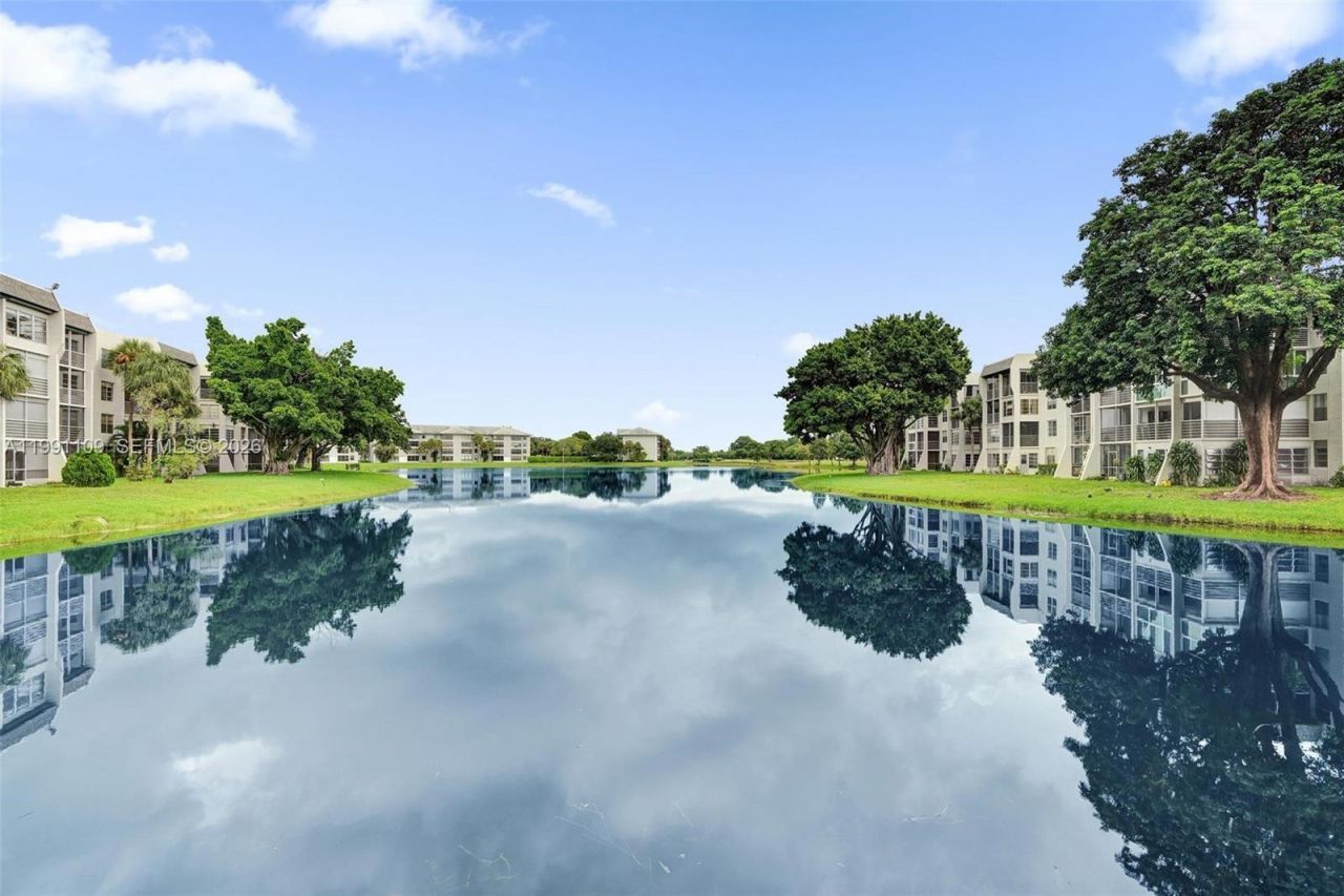 9330 Lagoon Pl, Unit 109, Davie, FL 33324 Photo