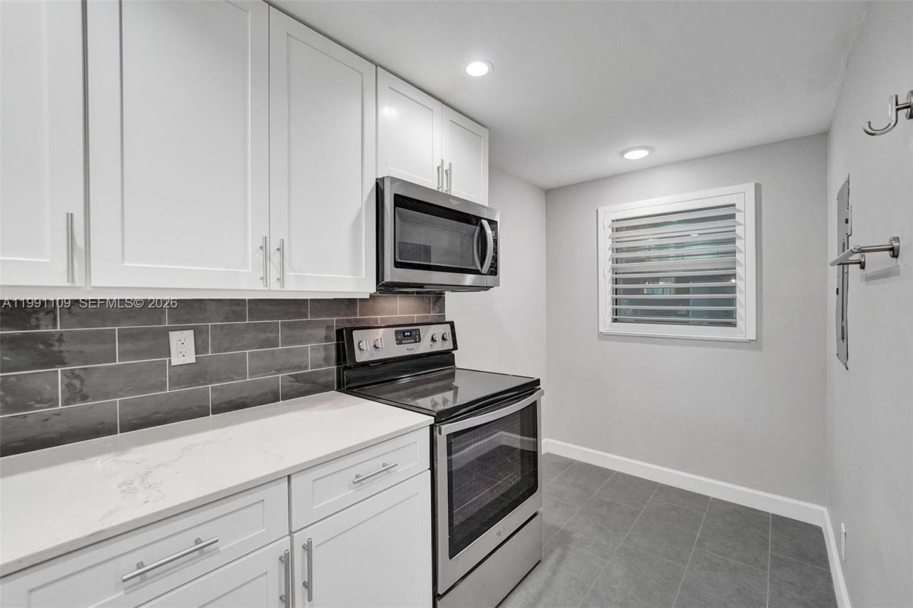 9330 Lagoon Pl, Unit 109, Davie, FL 33324 Photo