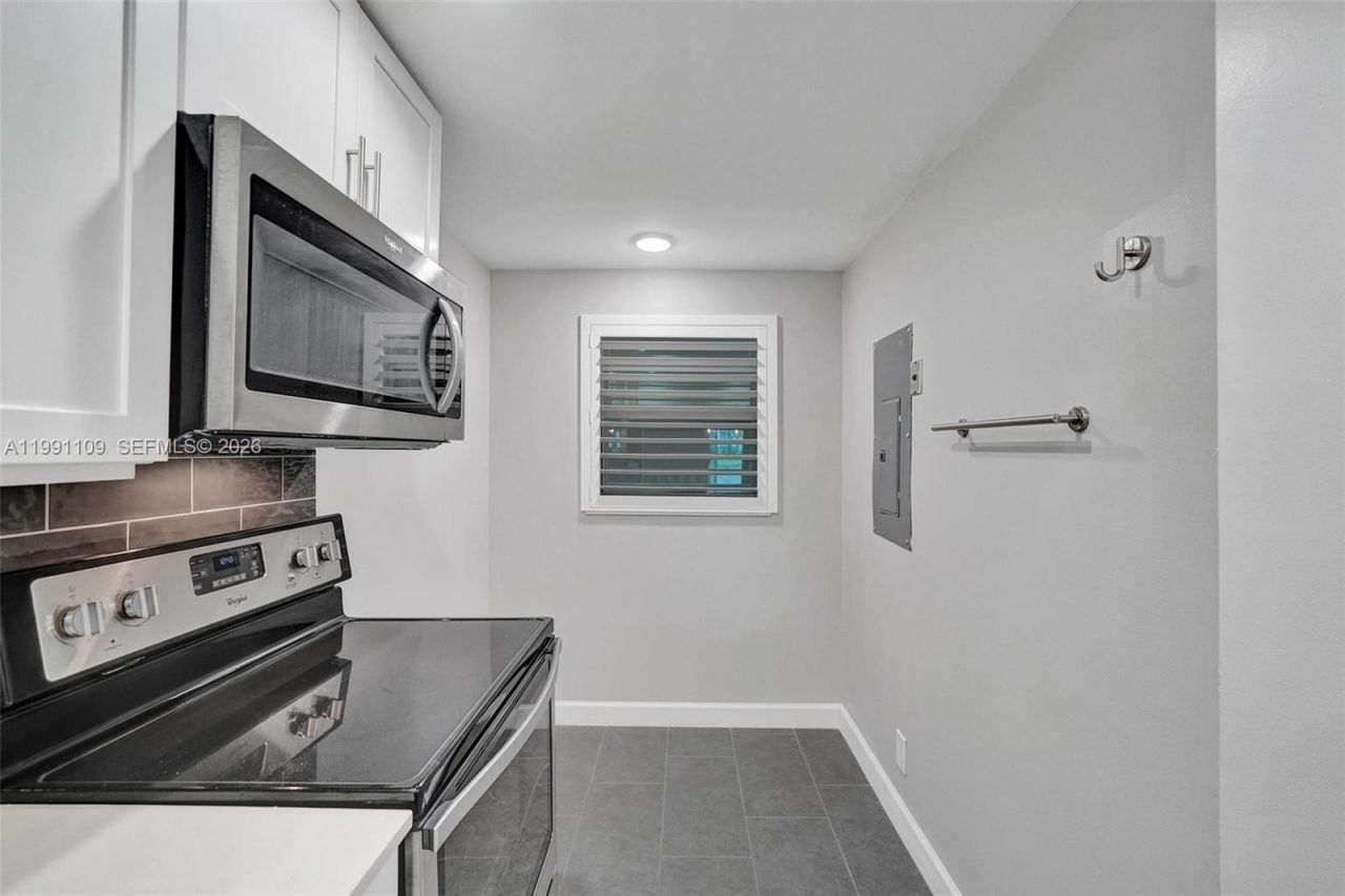 9330 Lagoon Pl, Unit 109, Davie, FL 33324 Photo