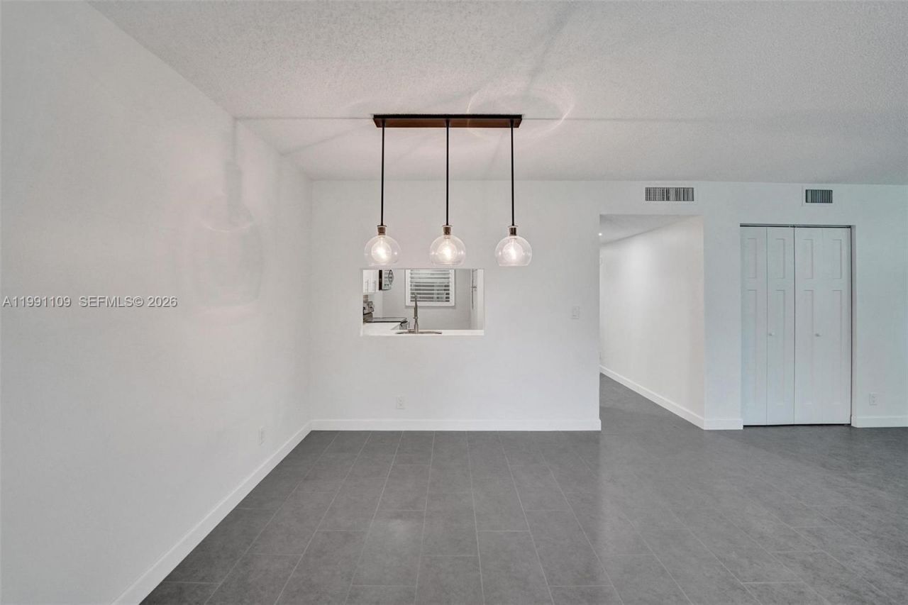 9330 Lagoon Pl, Unit 109, Davie, FL 33324 Photo
