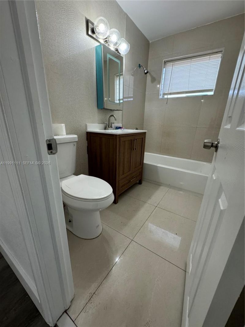 1086 NW 110th St, Unit 1, Miami, FL 33168 Photo