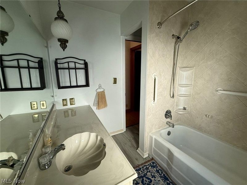 102 Furlen Court, Hubbard, OH 44425 Photo 8