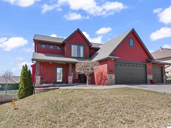 1610 Baldwin Circle , Council Bluffs, IA 51503