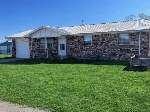 111 Sterling Drive, Chickasha, OK 73018