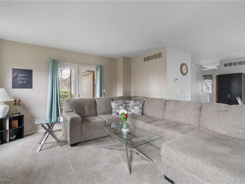 10406 Village Drive, Garrettsville, OH 44231 Photo 4