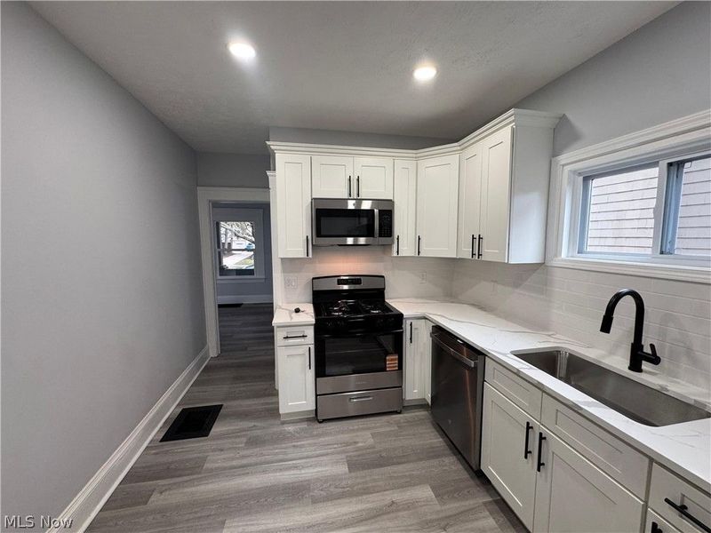 4311 Bucyrus Avenue, Cleveland, OH 44109 Photo 9