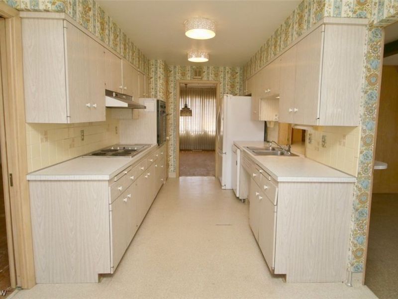 347 Royal Oak Boulevard, Richmond Heights, OH 44143 Photo 2