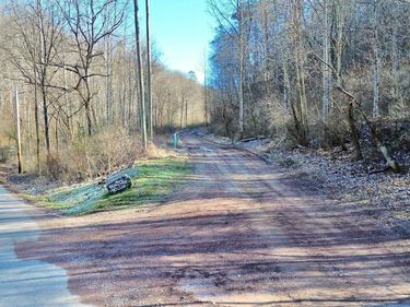 3800A Butcher Hollow Rd, Van Lear, KY 41265