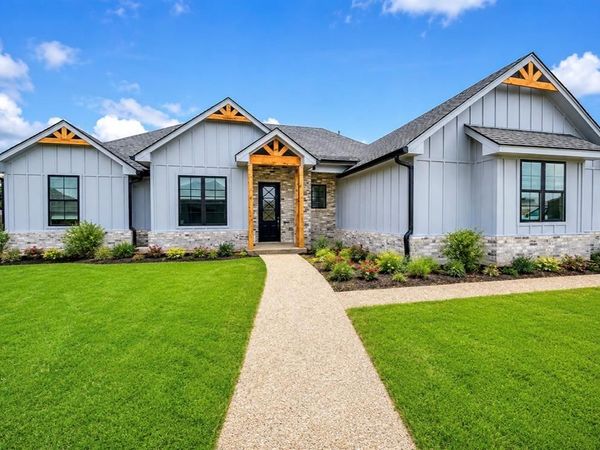 224 Fox Run Lane, Robinson, TX 76706