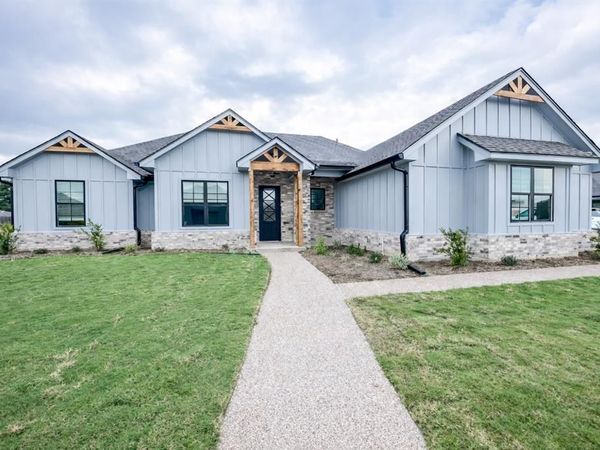 224 Fox Run Lane , Robinson, TX 76706