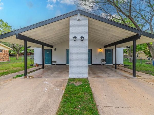 104 N Hillside Street, Red Oak, TX 75154