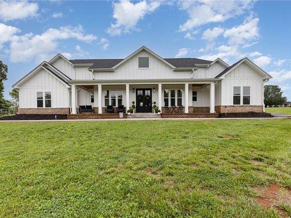 138 Arthur Needham Road , Pilot Mountain, NC 27041