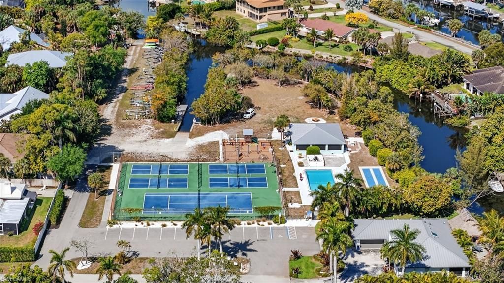 2424 Longboat Dr, Naples, FL 34104 Photo