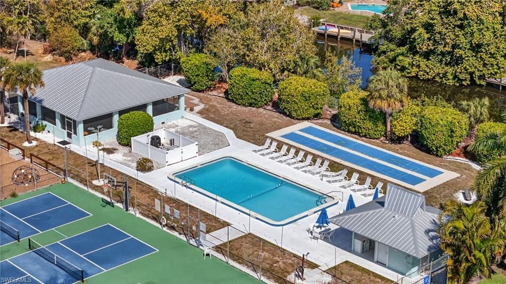 2424 Longboat Dr, Naples, FL 34104 Photo