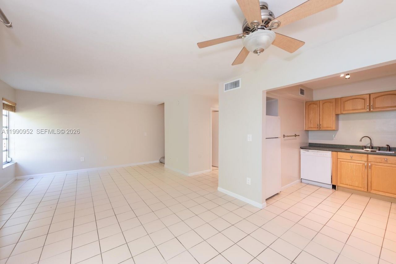 5838 SW 74th Ter, Unit 314, South Miami, FL 33143 Photo