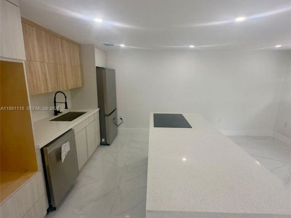 2110 NW 43rd St , Miami, FL 33142