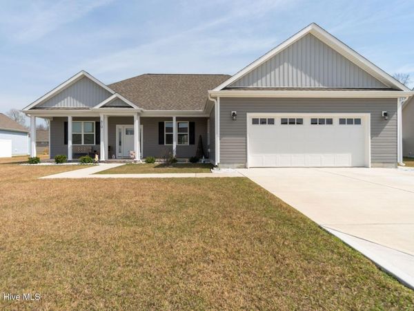 610 Bright Harvest Drive, Maysville, NC 28555
