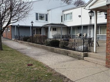 19 California apt 5 , Williamsville, NY 14221