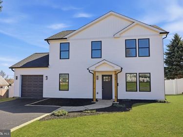 25 AUTUMN LANE , LEVITTOWN, PA 19055