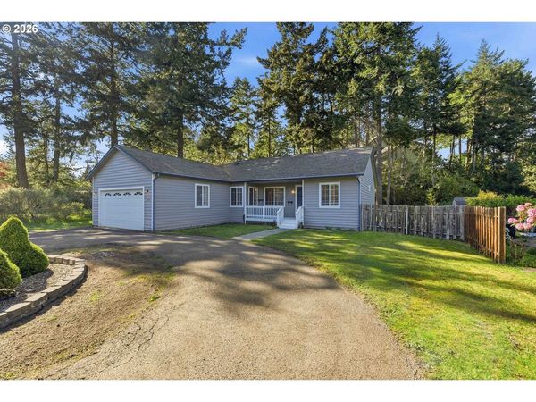 1120 LAKESHORE DR, Coos Bay, OR 97420