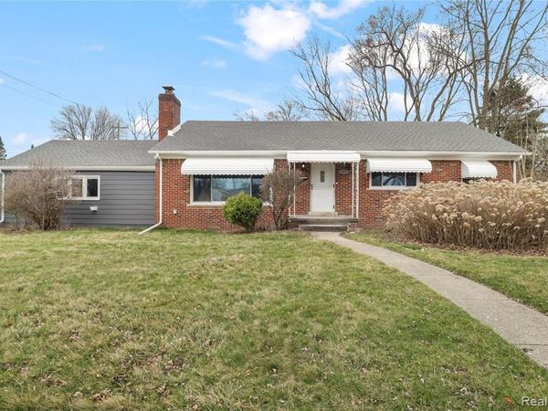23592 Buckingham Street, Clinton Twp, MI 48036