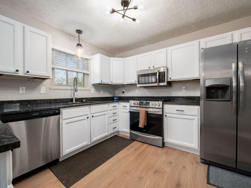 4006 Sandy Ridge Drive, Columbus, OH 43204 Photo 7